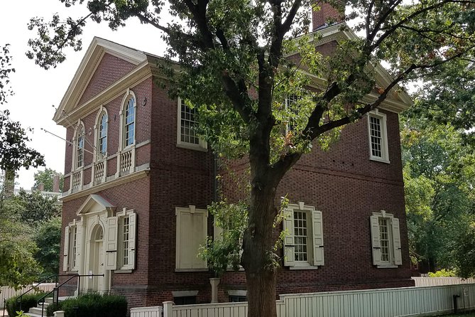 Alexander Hamilton Private Group Walking Tour in Philadelphia - Franklin Court and Carpenters’ Hall: politics, meetings, and the Constitution story