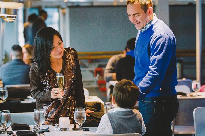 City Cruises Philadelphia: Signature Buffet Lunch Cruise - “Live narration” expectations: how to make the sightseeing part work for you