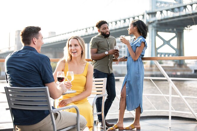 City Cruises Philadelphia: Signature Buffet Lunch Cruise - Photo moments and the ship photographer check
