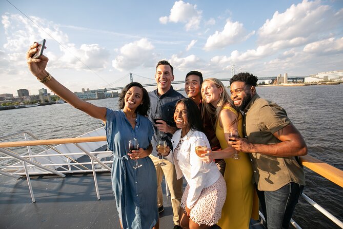 City Cruises Philadelphia: Signature Buffet Lunch Cruise - Service and comfort: what the crew does well