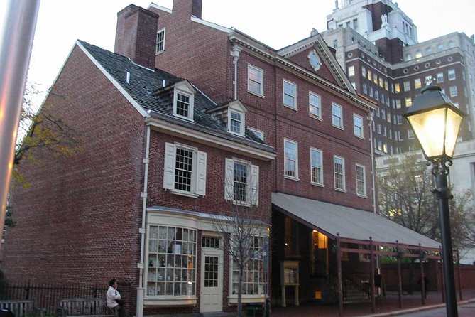 Dark Philly Adult Night Tour - The President’s House: Washington, Adams, and the Dark Side of Reverence