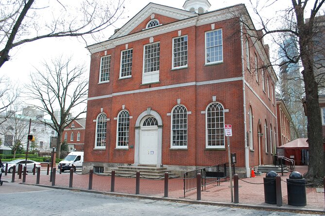 Independence Mall (Entrance to 2 Historic Sites) 2.5 Hour Walking - The Independence Symbol Moments: Democracy in the Middle of the City