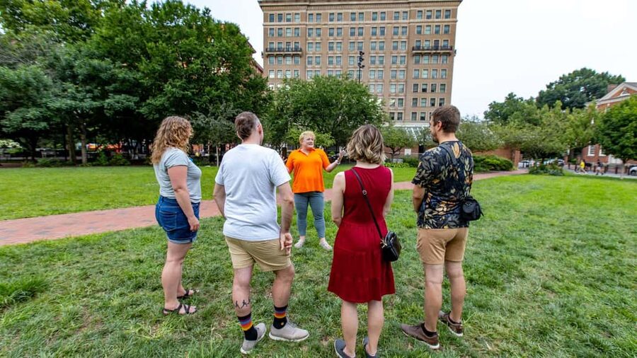 Independence Mall: Liberty Bell, Betsy Ross, Christ Church - Elfreth’s Alley and Franklin Court: the city between the big ideas