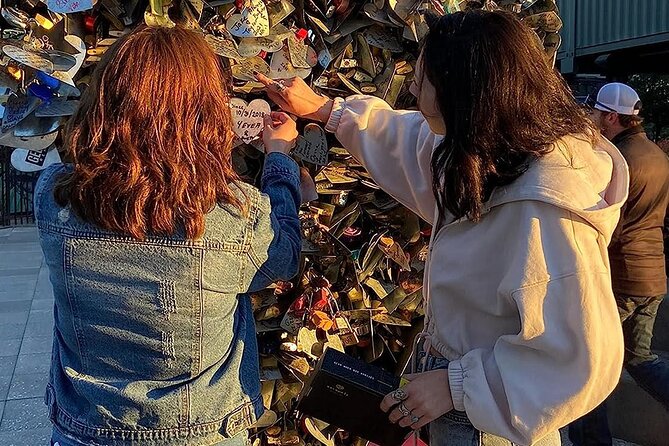 Outdoor Escape Room in Philadelphia - Logan Square - Solving puzzles with the app: how progress actually happens
