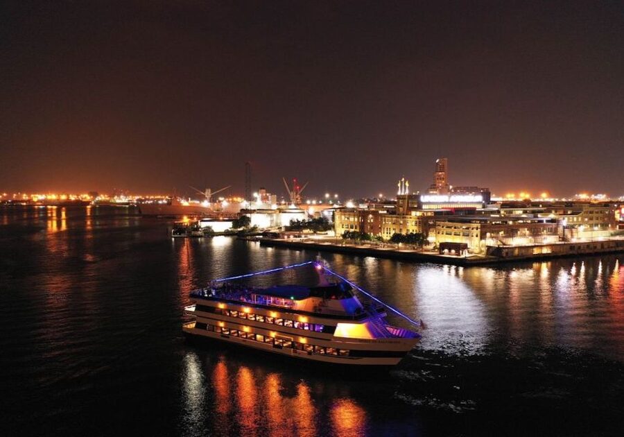 Philadelphia: Christmas Eve Gourmet Brunch or Dinner Cruise - Key things to know before you go