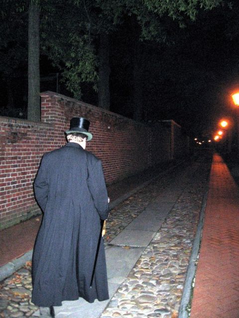Philadelphia Ghost Tour by Candlelight - Independence National Park and Old City: the famous founders, staged like suspense