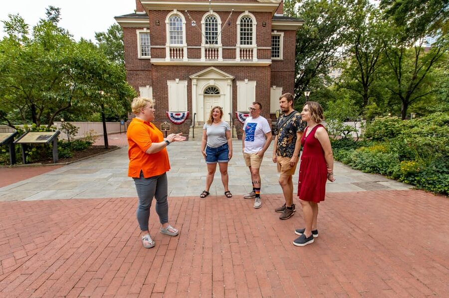 Philadelphia: Haunted History & Ghost Nighttime Tour - Bishop White House and Washington Square: spirits meet city legends