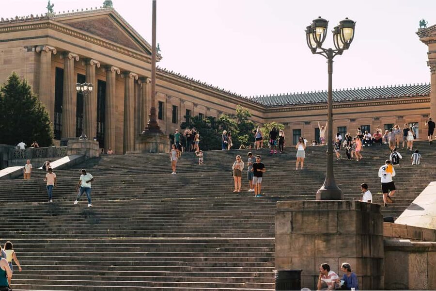 Philadelphia: Highlights, History, Food & Pop Culture - Elfreth’s Alley: The Stop That Makes the City Feel Old (Right Now)