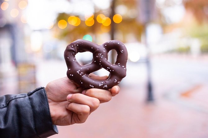 Philadelphia Historic Centre Food Tour with 5 Authentic Tastings - City Hall and the story behind a cursed statue