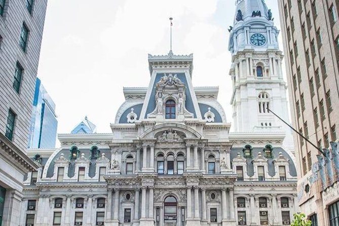 Philadelphia Hop-On Hop-Off City Tour - Shopping and views around Chestnut Street and Rittenhouse