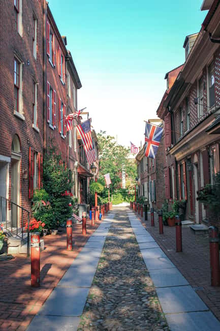 Philadelphia: Walking Tour of Colonial Nonsense - Colonial Nonsense sets the tone fast