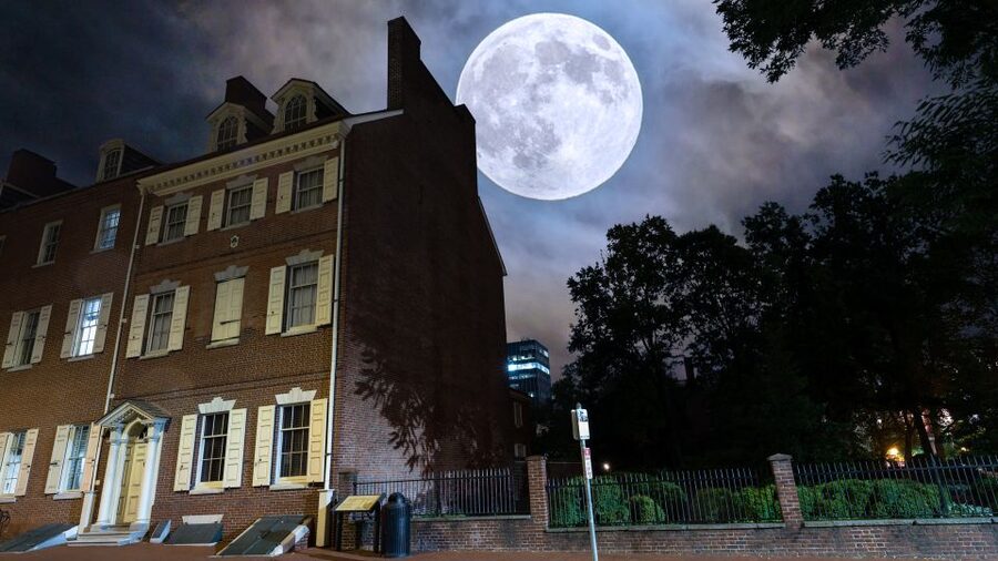 Philly Ghosts: Phantoms of Philadelphia Tour - Washington Square and the Patriot Grounds: Independence Hall and Liberty Bell