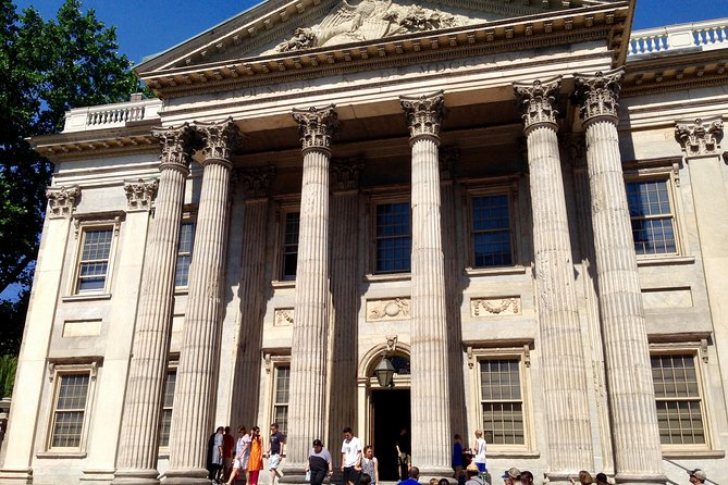 See My Philadelphia: Private, Customized Tours - Independence Hall: outside views with a clear path to go inside