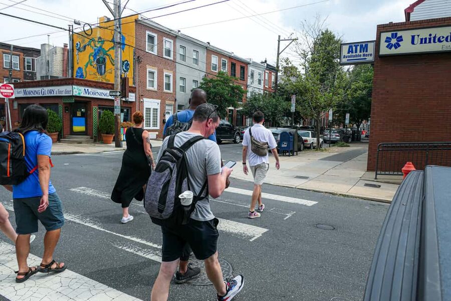 South Philadelphia: Its Always Sunny Walking Tour - South Street pass-by: following The Gang’s trails without losing your bearings